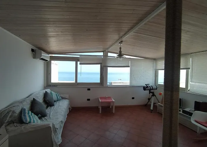 Con Terrazzo Sul Mare Teocle アパート *