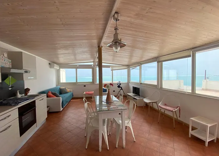 Con Terrazzo Sul Mare Teocle アパート *